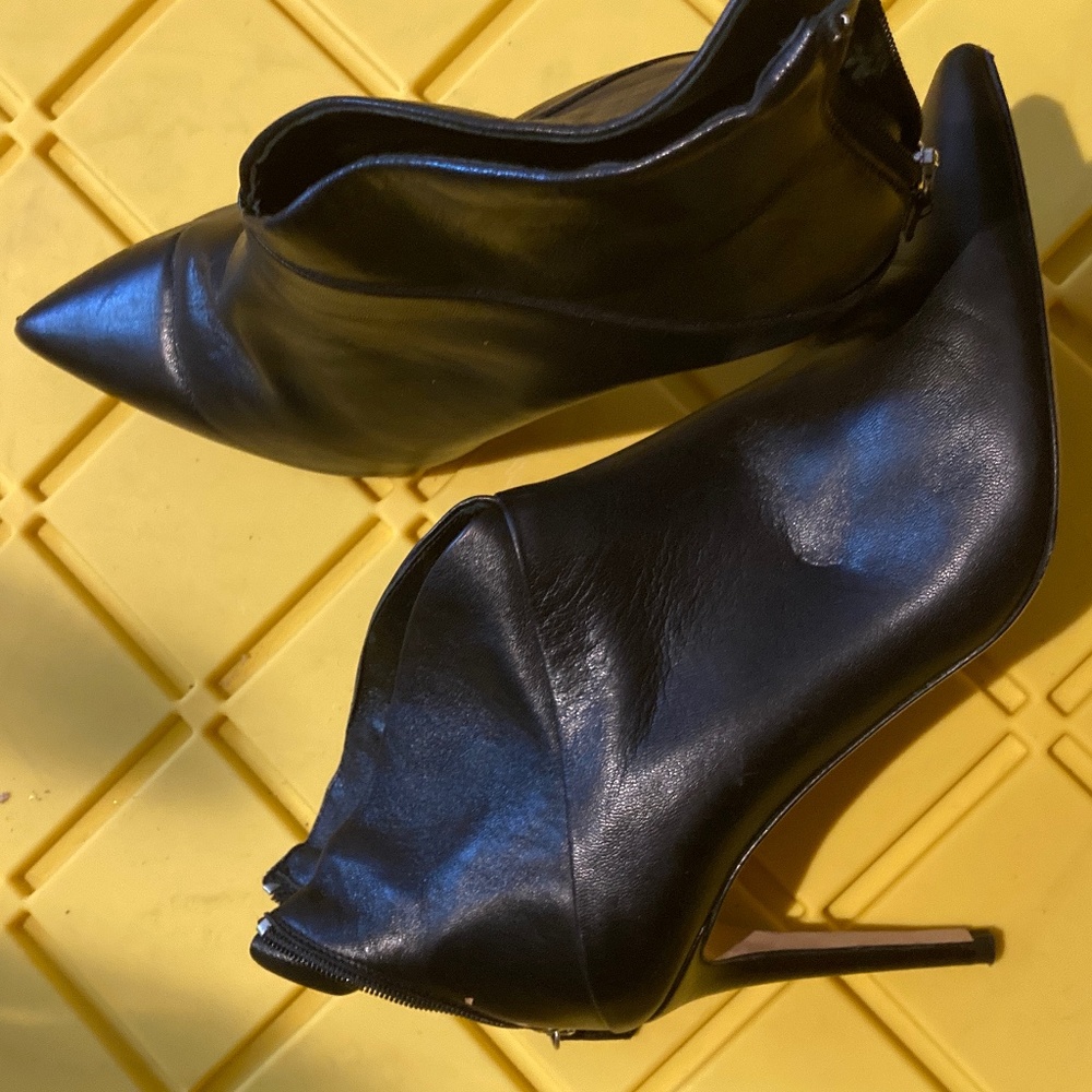 Bootie bopping’ heels